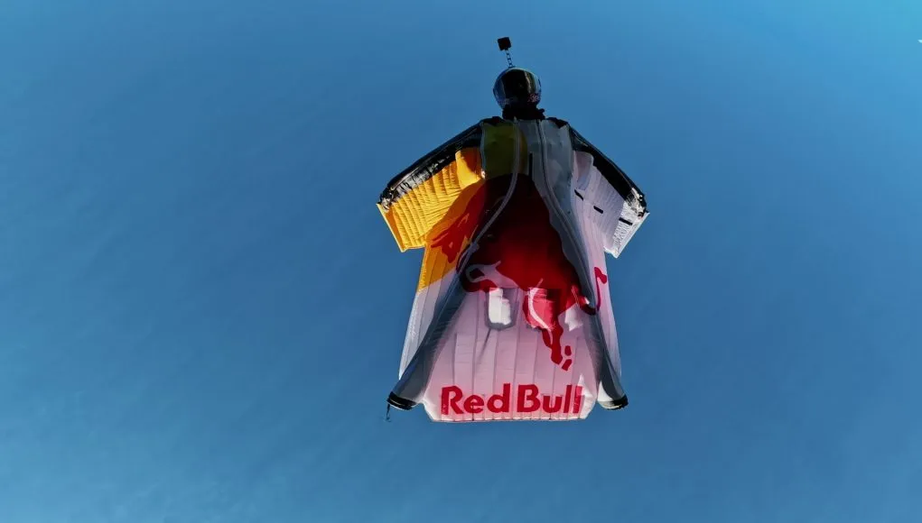 "لمس کردن آسمان" ردبول یک مستند همهجانبه یک ساعته در مورد Wingsuit Flying و موارد دیگر است ، اکنون در جستجوی